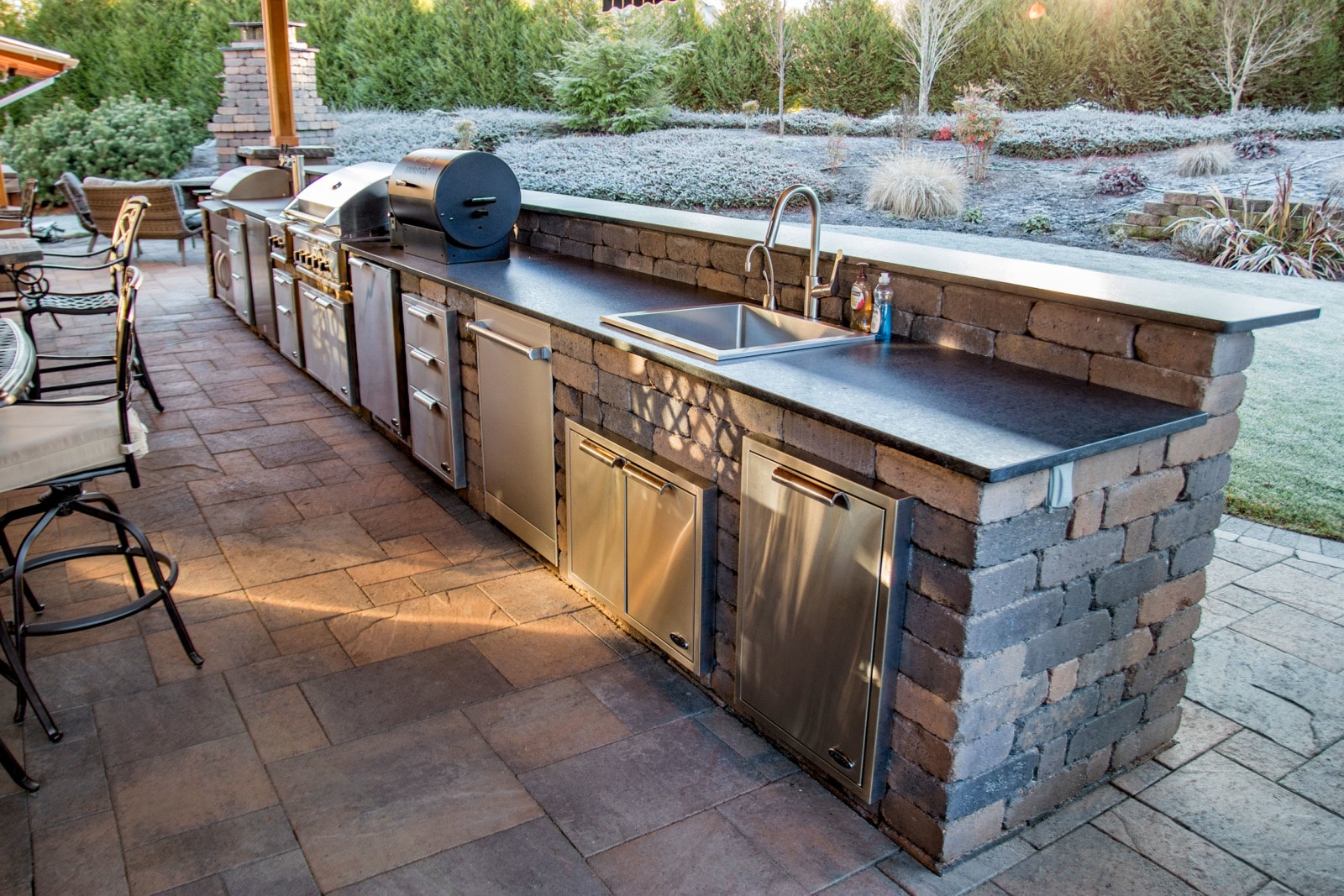 Outdoor Kitchen with Pavers